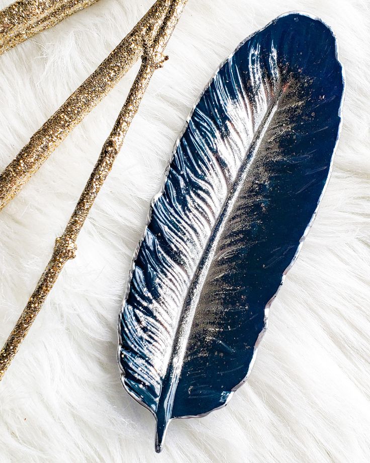 Handmade Gypsum Feather Leaf Tray – Elegant Decorative Jewelry & Vanity Dish